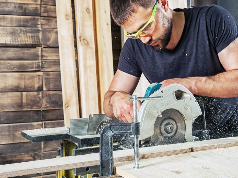 Holzmechaniker/in oder Schreiner/in gesucht Holzmechaniker/in oder Schreiner/in gesucht